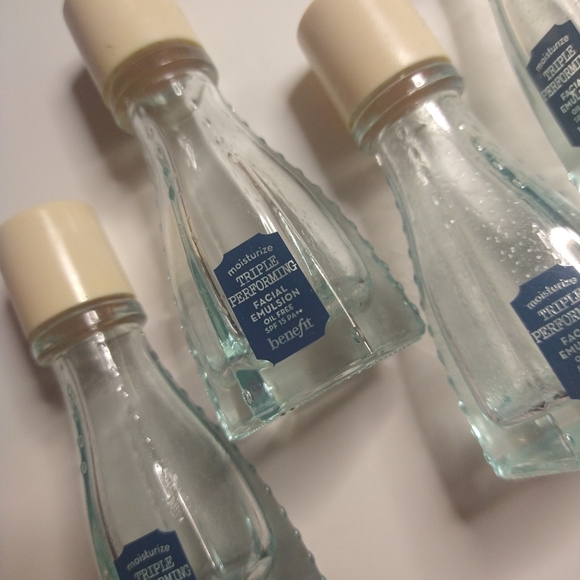 Benefit Triple Performing Facial Emulsion - Blue and Cream - Picture 10 of 12